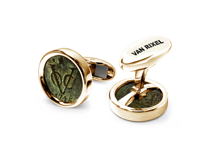 Een paar luxe, hoogwaardige, exclusieve en handgemaakte High End manchetknopen in 18 kt Geelgoud met koperen VOC Duit - MIII